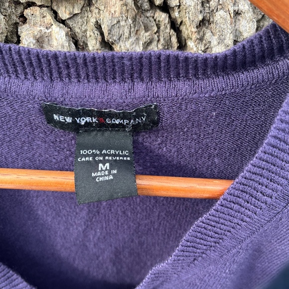 ⭐️New York and Co. sweater in size M - Picture 3 of 3